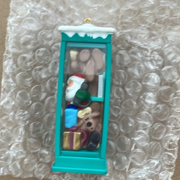 Room for one more Hallmark Keepsake ornament ©️1993 - Picture 9 of 13